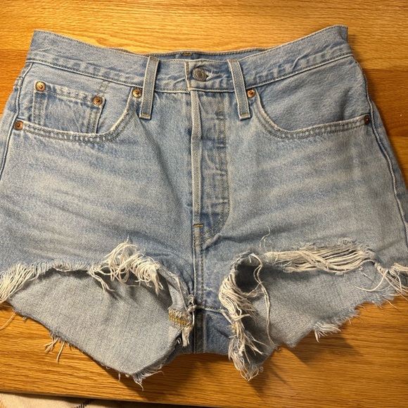Levi’s 501 Shorts - Picture 3 of 8